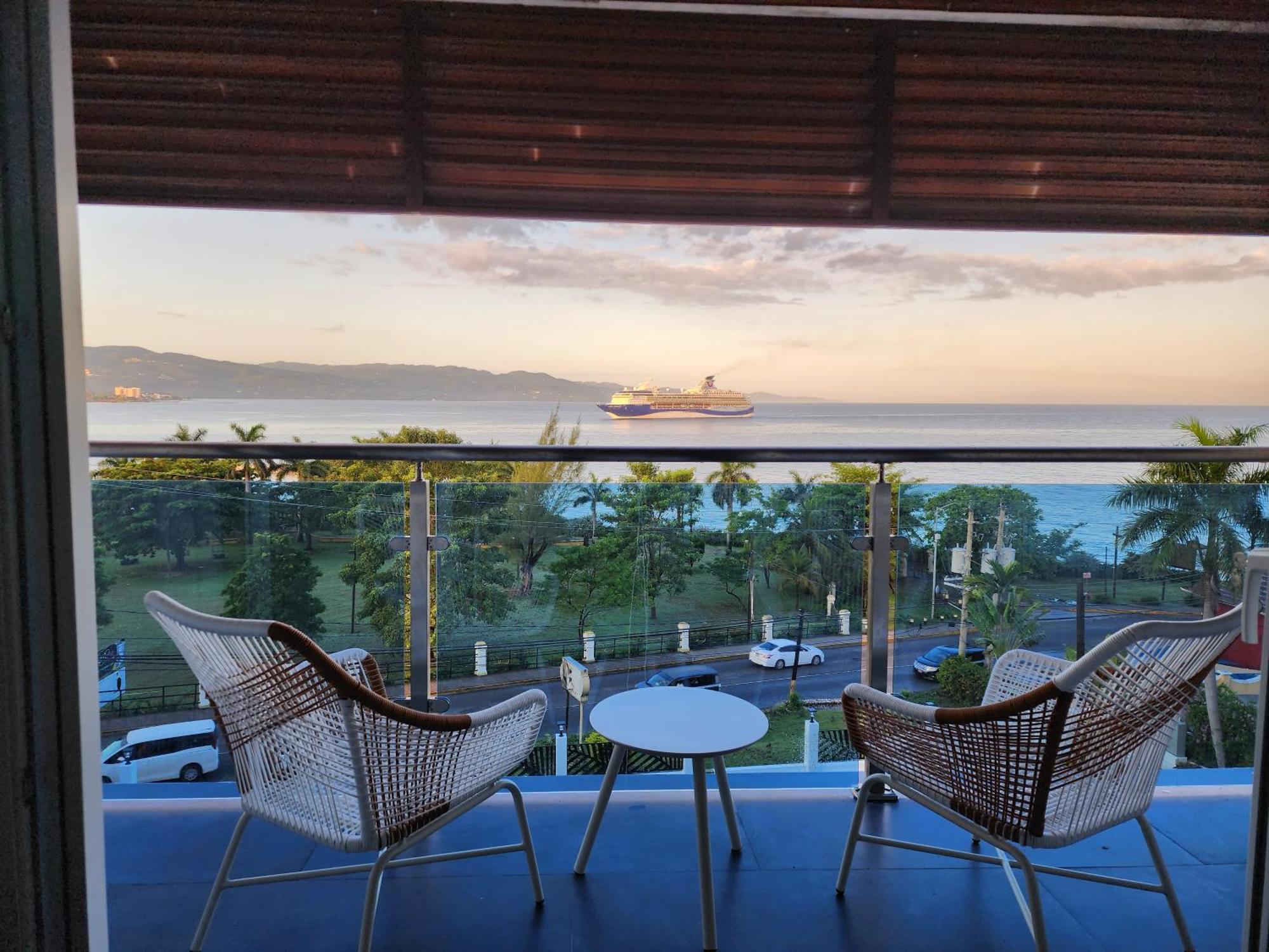 Hotel 39 Jamaica Montego Bay Buitenkant foto