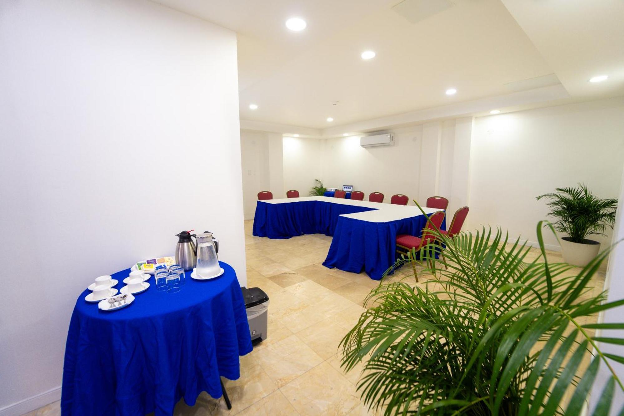 Hotel 39 Jamaica Montego Bay Buitenkant foto